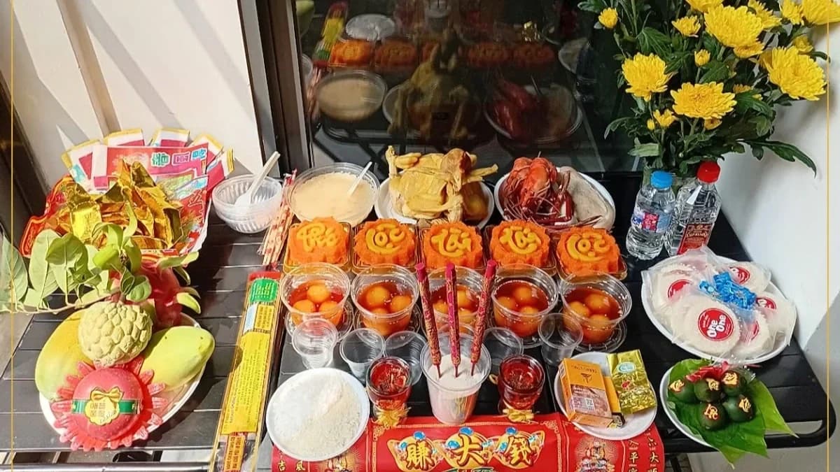 Mâm cúng quay về hướng nào? Hướng dẫn đặt bàn cúng chuẩn phong thủy